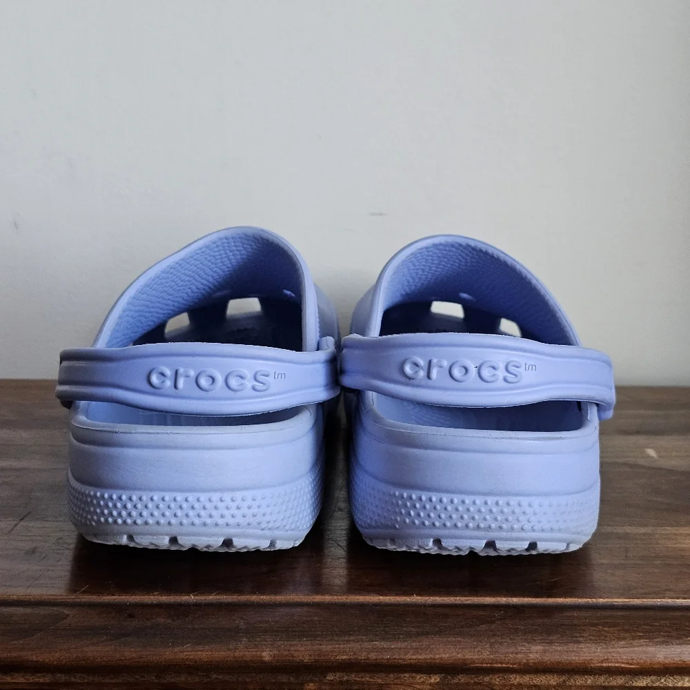 💎 Crocs Classic Clog Lavender Blue Men’s Size 12 Waterproof Comfort Slip-Ons